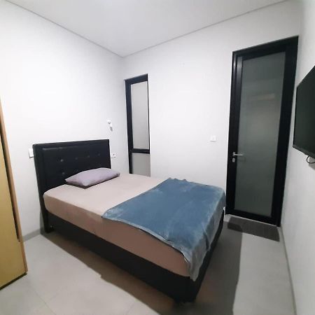 Oyo Life 92770 Cozy Puri 22 Hotel Jakarta Exterior photo